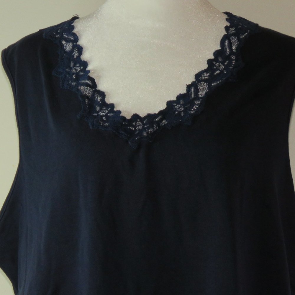 Laura Ashley Women's Sleeveless V-Neck Dark Blue Top Lace Neck Size 3X (C541)